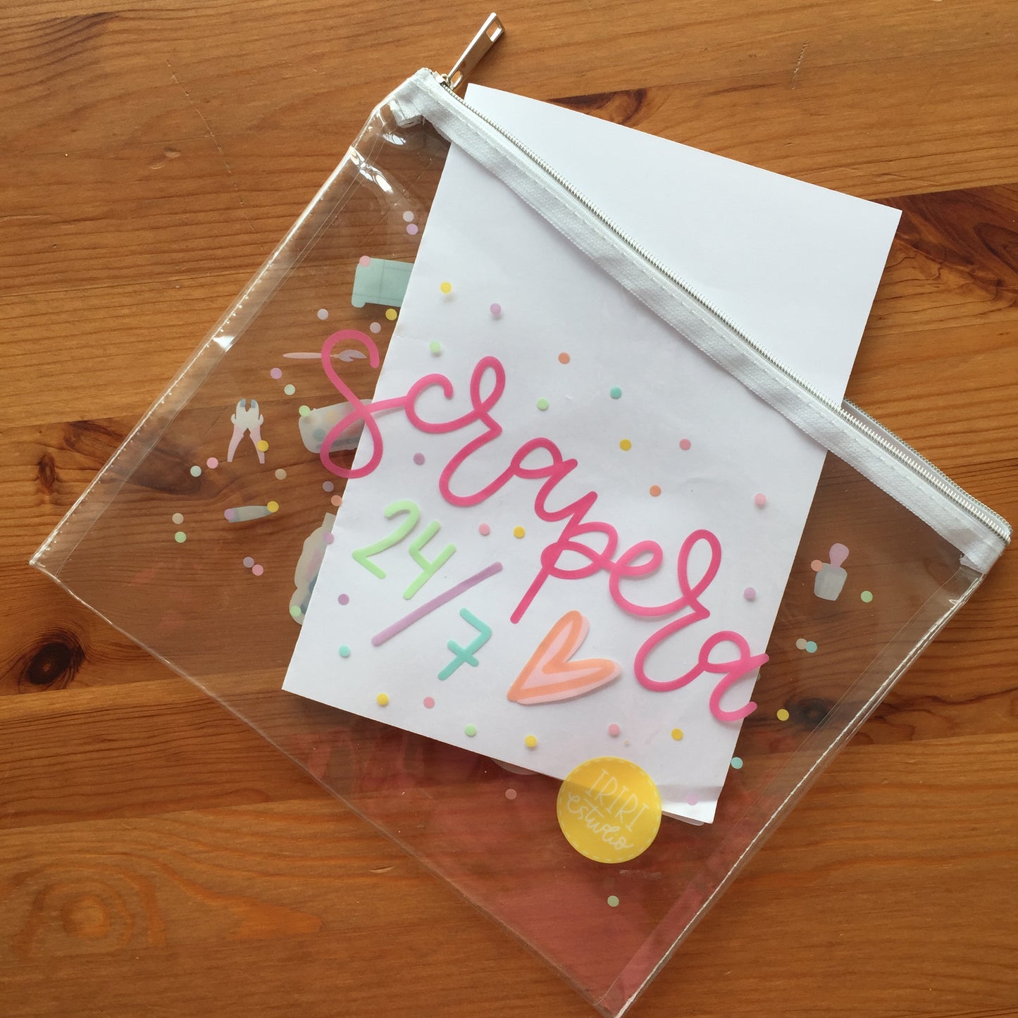 ESTUCHE SCRAPERA 24/7 - EXCLUSIVO SCRAPLENDARIO 2024 - SCRAPBOOKING